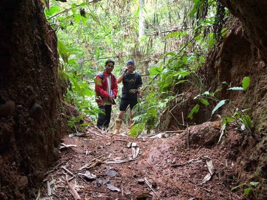 inside-the-entryway-of-nva-tunnel-ho-chi-minh-trail-xepon-area-looking-outward